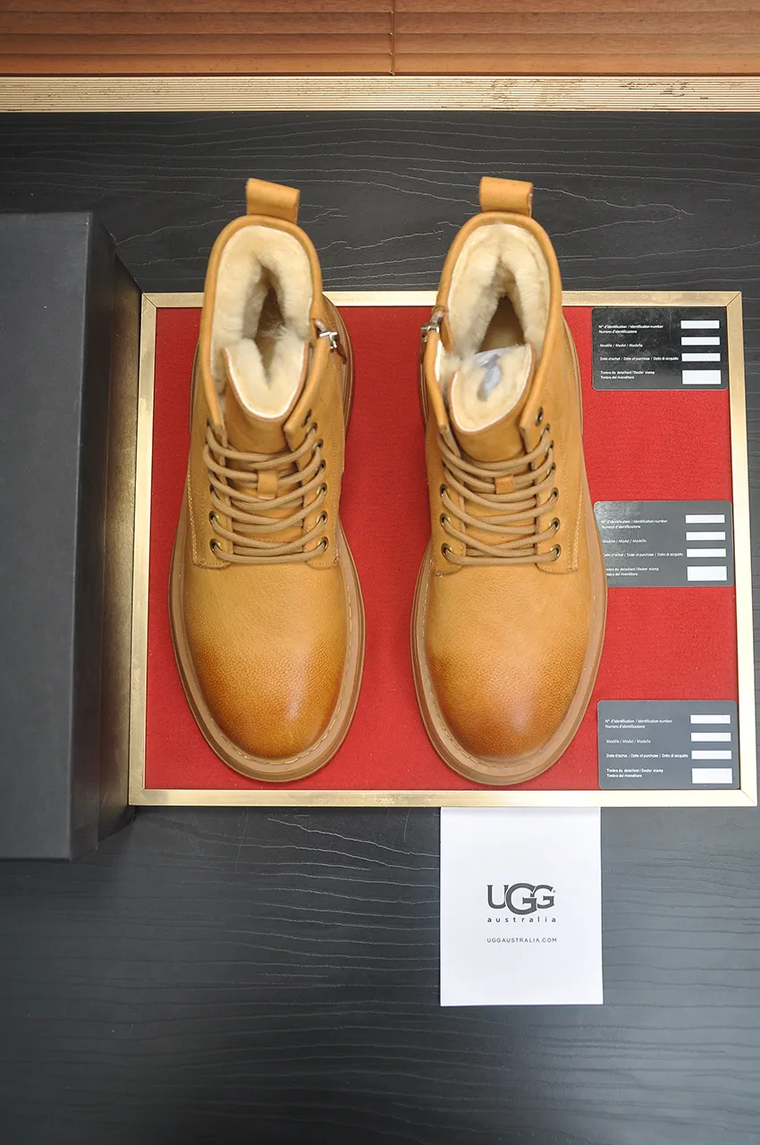 Men's shoes 💰680💶【UGG】(full genuine wool lining) Please pay attention to the quality of the original order and compare the thickness of the wool 🏮🏮Hot style Martin boots from Australia's warm luxury brand men's shoes, official website synchronization, Beckham men's style..., made of imported top-layer waxed cowhide, waxed toe box, Australian real wool velvet lining Carefully sewn...Imported rubber Martin boots outsole (comfortable, soft and wear-resistant). I really like the quality...Exquisite workmanship, you can't put it down once you see it. Code number 39-44